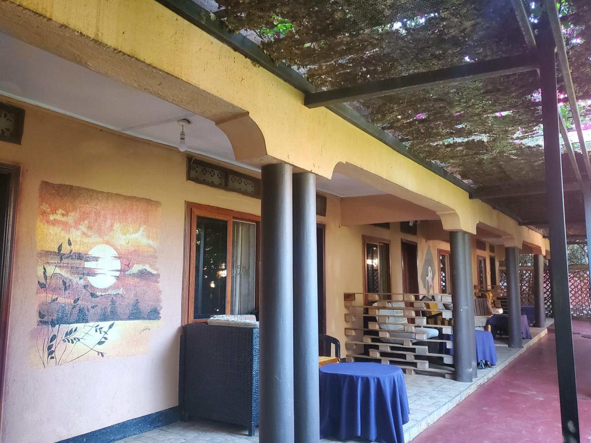 Gorilla African Guest House Entebbe Exterior photo