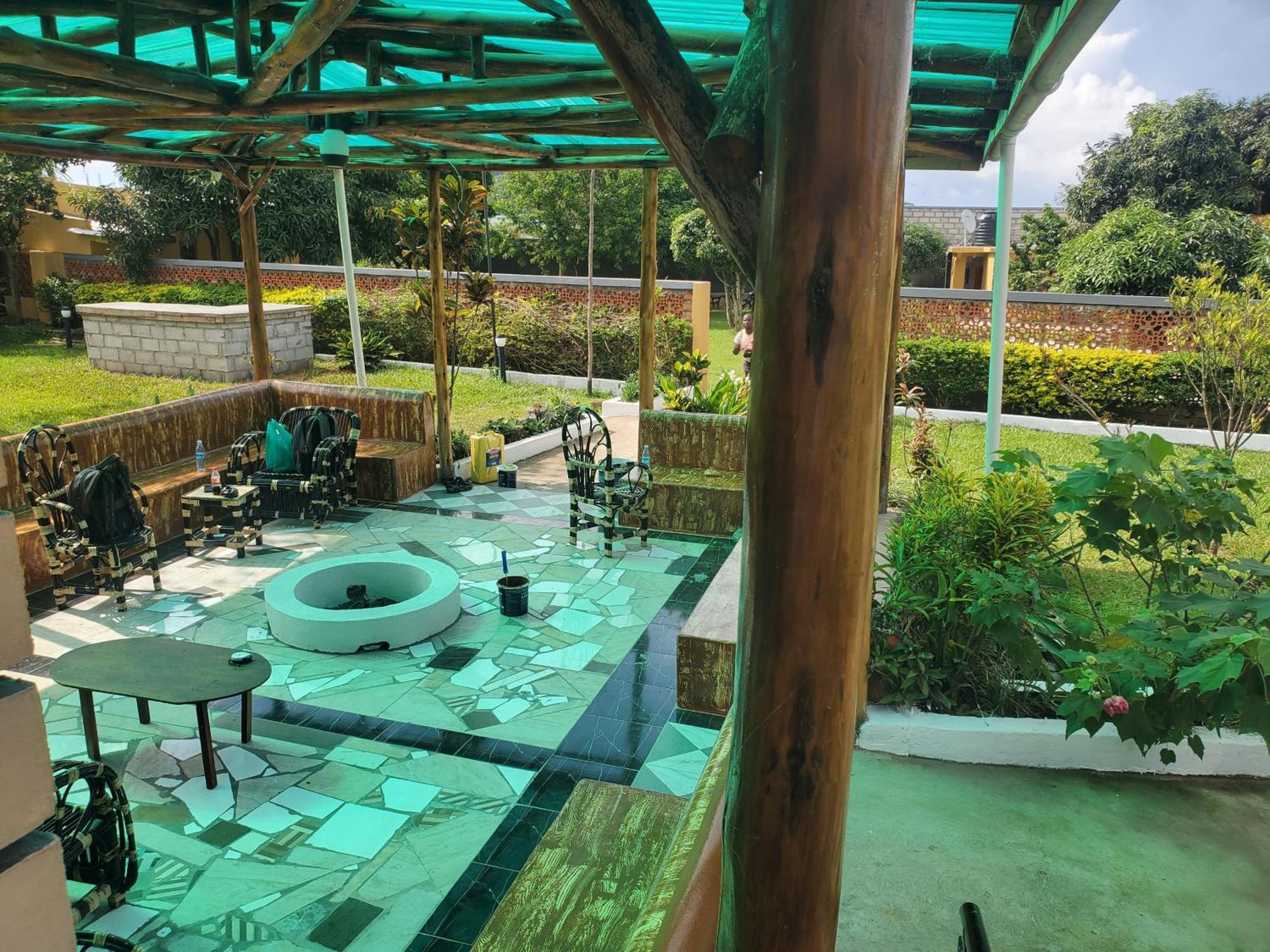 Gorilla African Guest House Entebbe Exterior photo