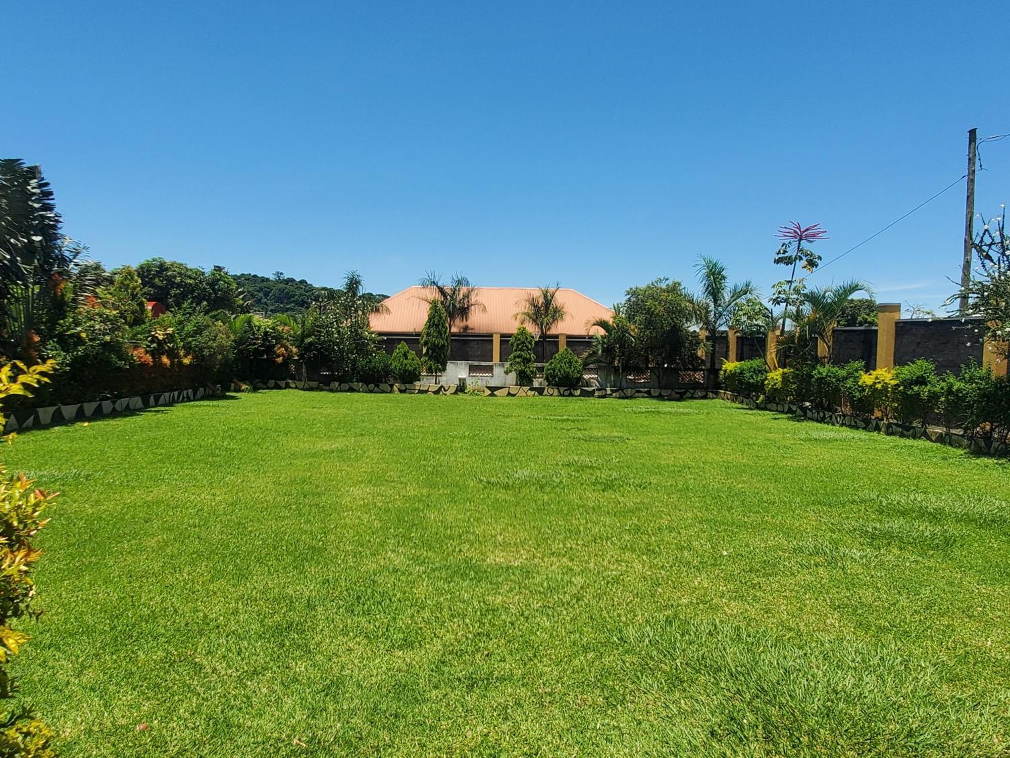 Gorilla African Guest House Entebbe Exterior photo
