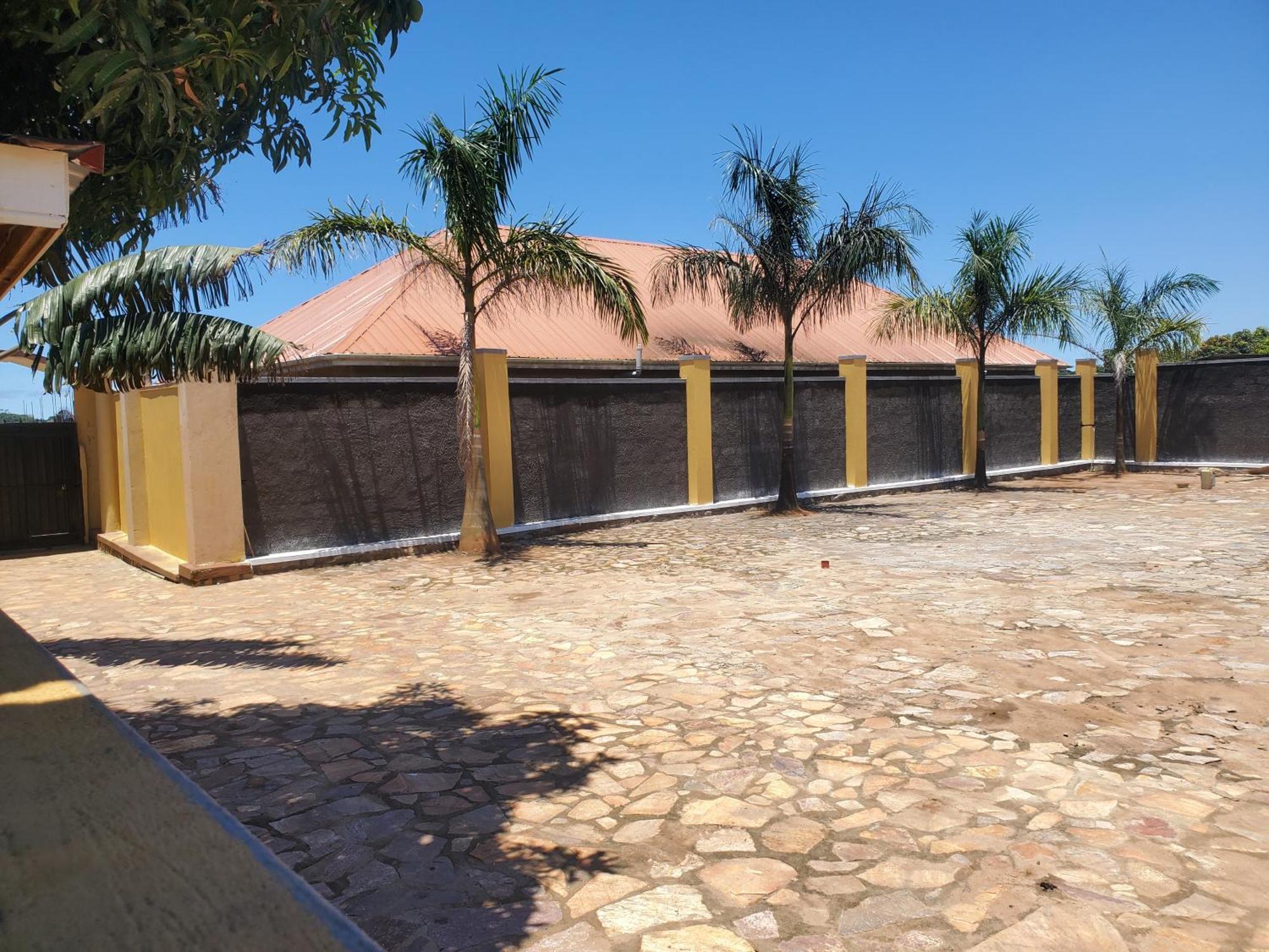 Gorilla African Guest House Entebbe Exterior photo