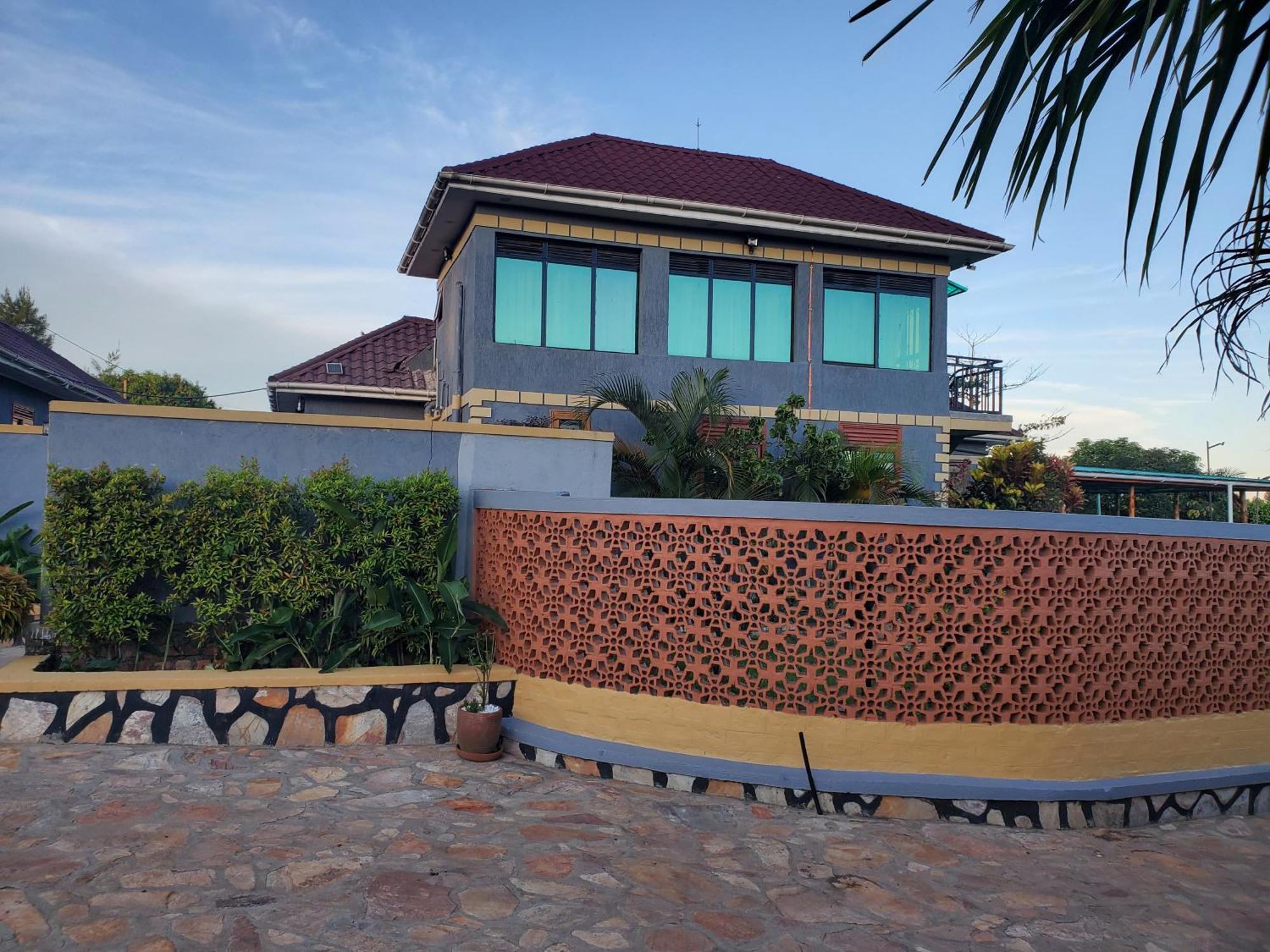 Gorilla African Guest House Entebbe Exterior photo