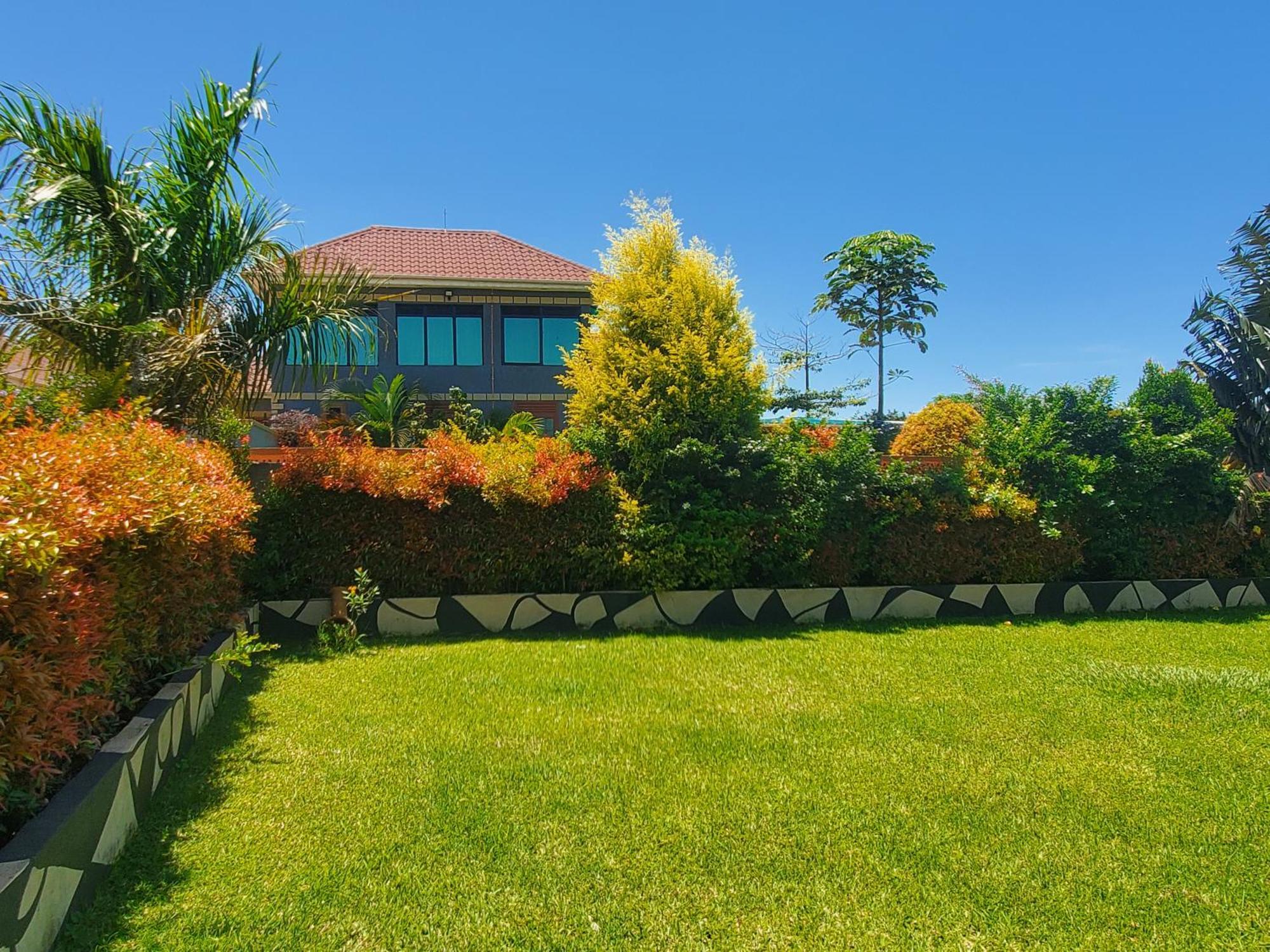 Gorilla African Guest House Entebbe Exterior photo