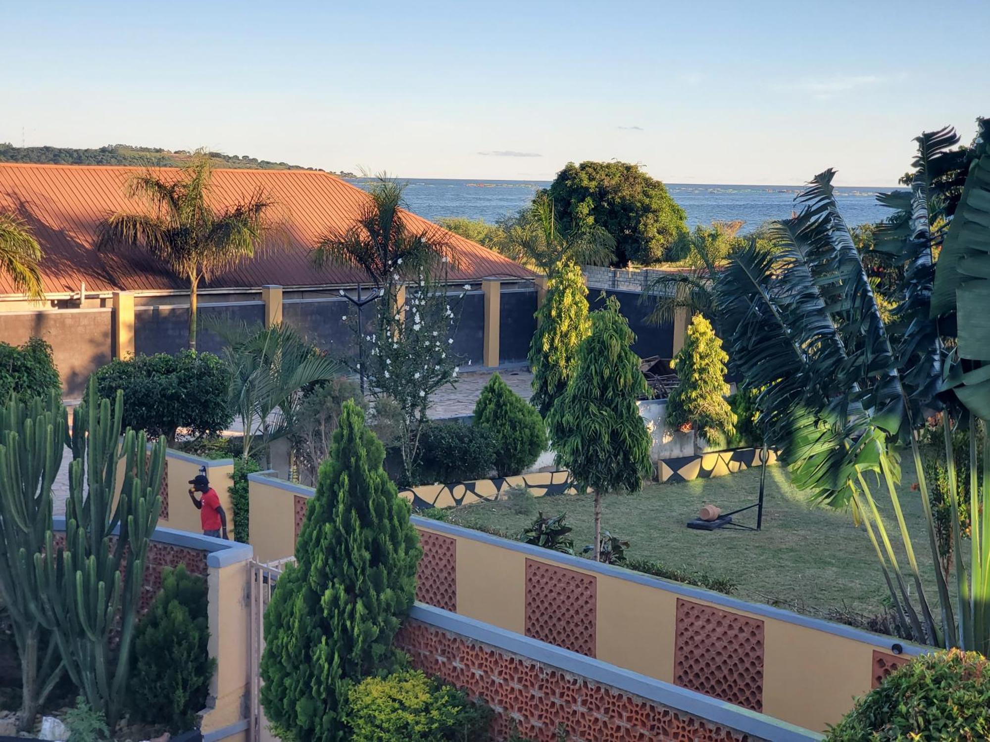Gorilla African Guest House Entebbe Exterior photo