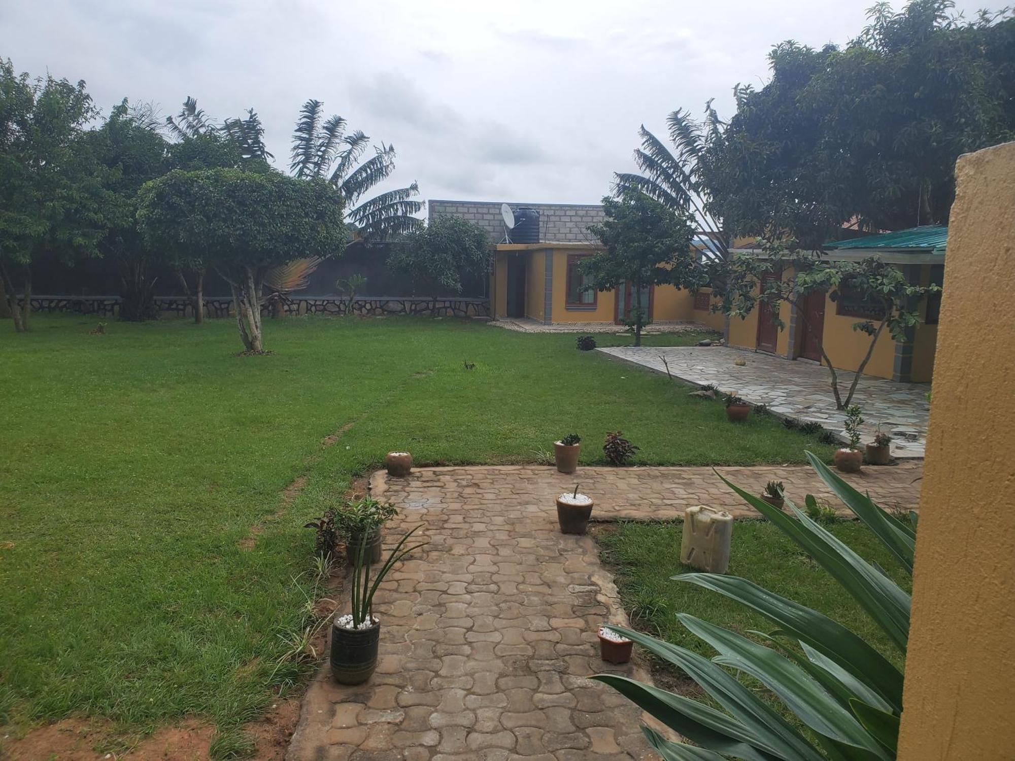 Gorilla African Guest House Entebbe Exterior photo
