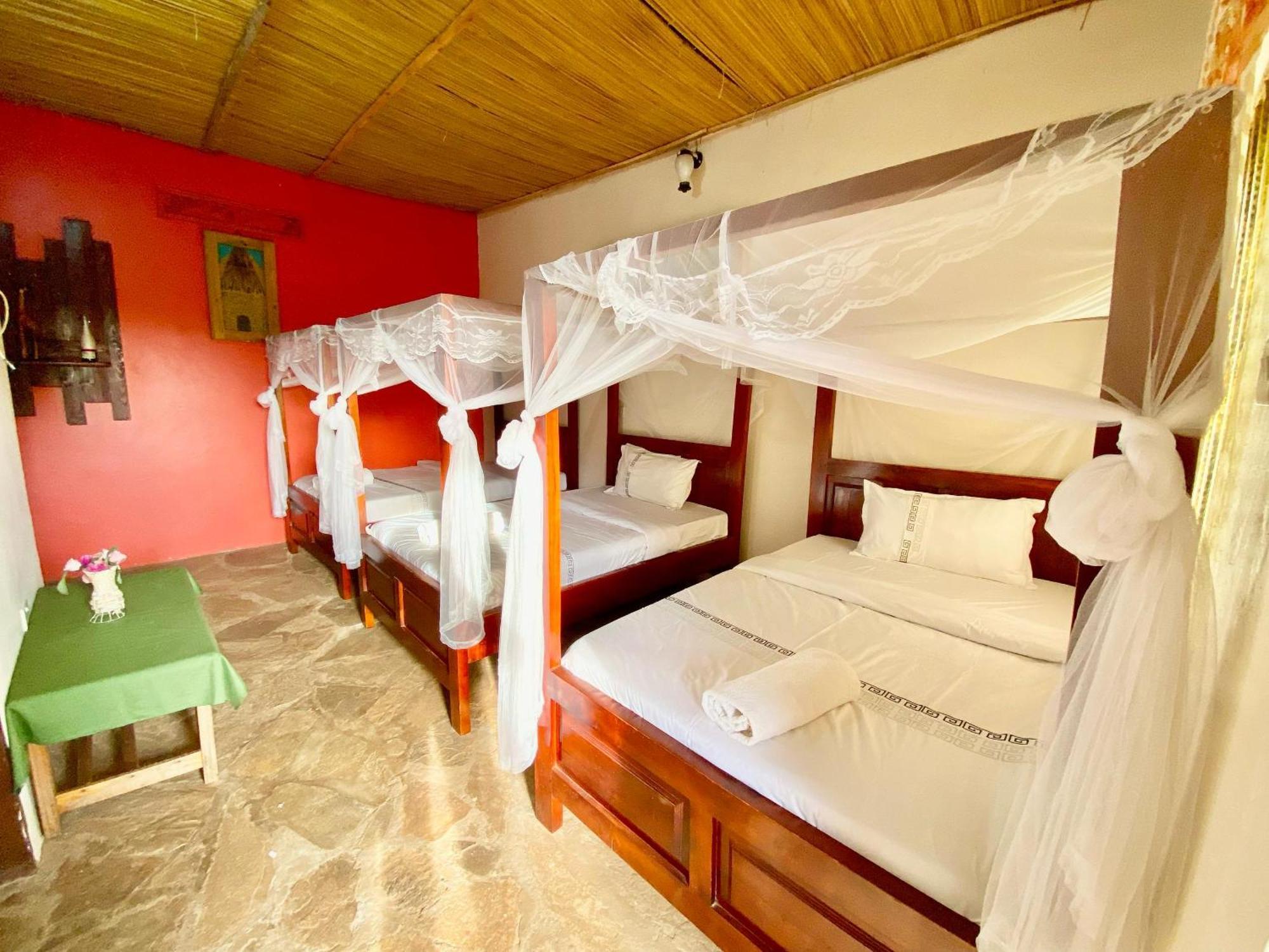 Gorilla African Guest House Entebbe Exterior photo