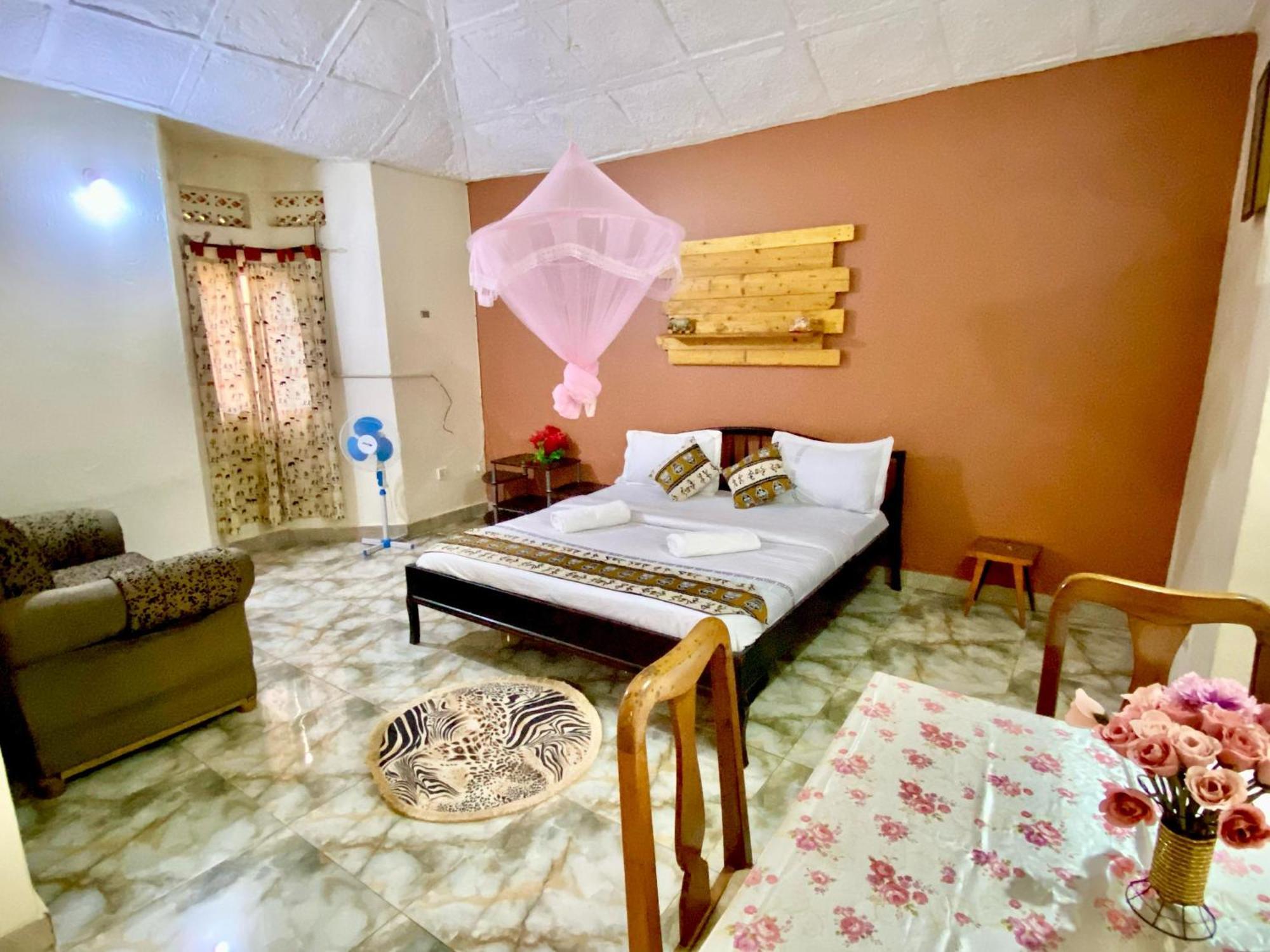 Gorilla African Guest House Entebbe Exterior photo